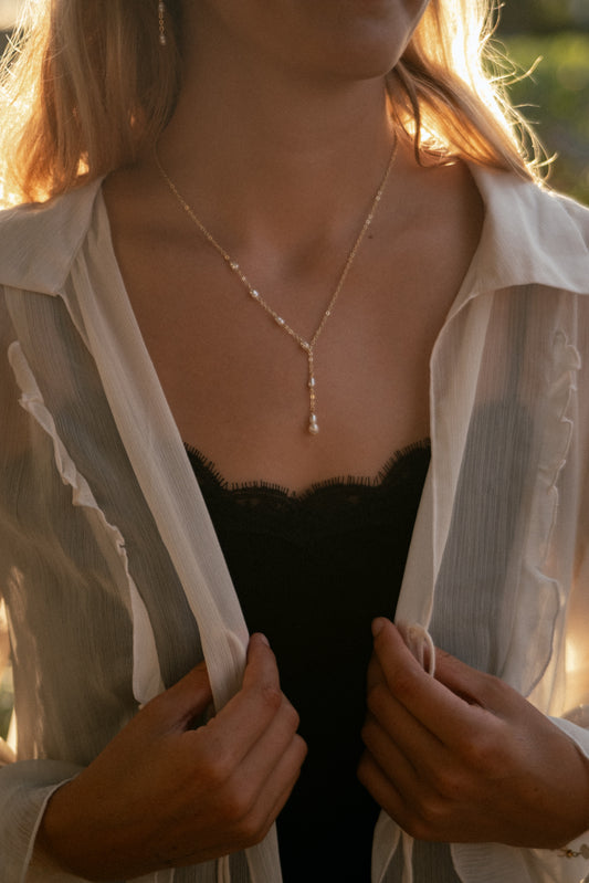 Dainty asymmetrical pearl drop necklace