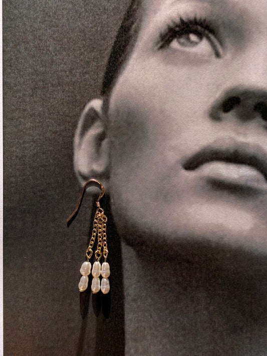 Pearl drops earrings