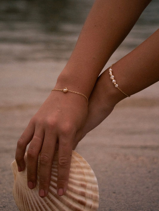 Pearly gold bracelet set