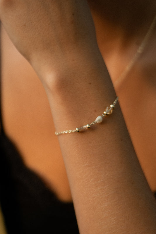 Glowy glass and gold bracelet