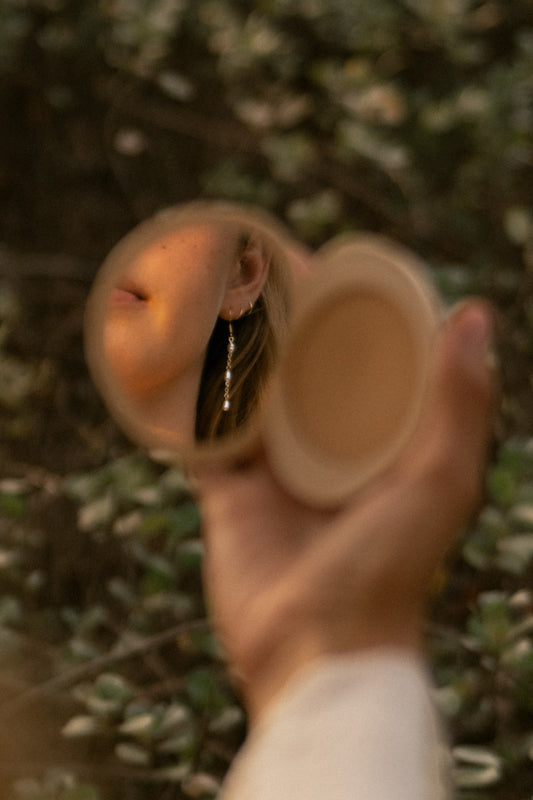 Seamless & dainty pearl earrings