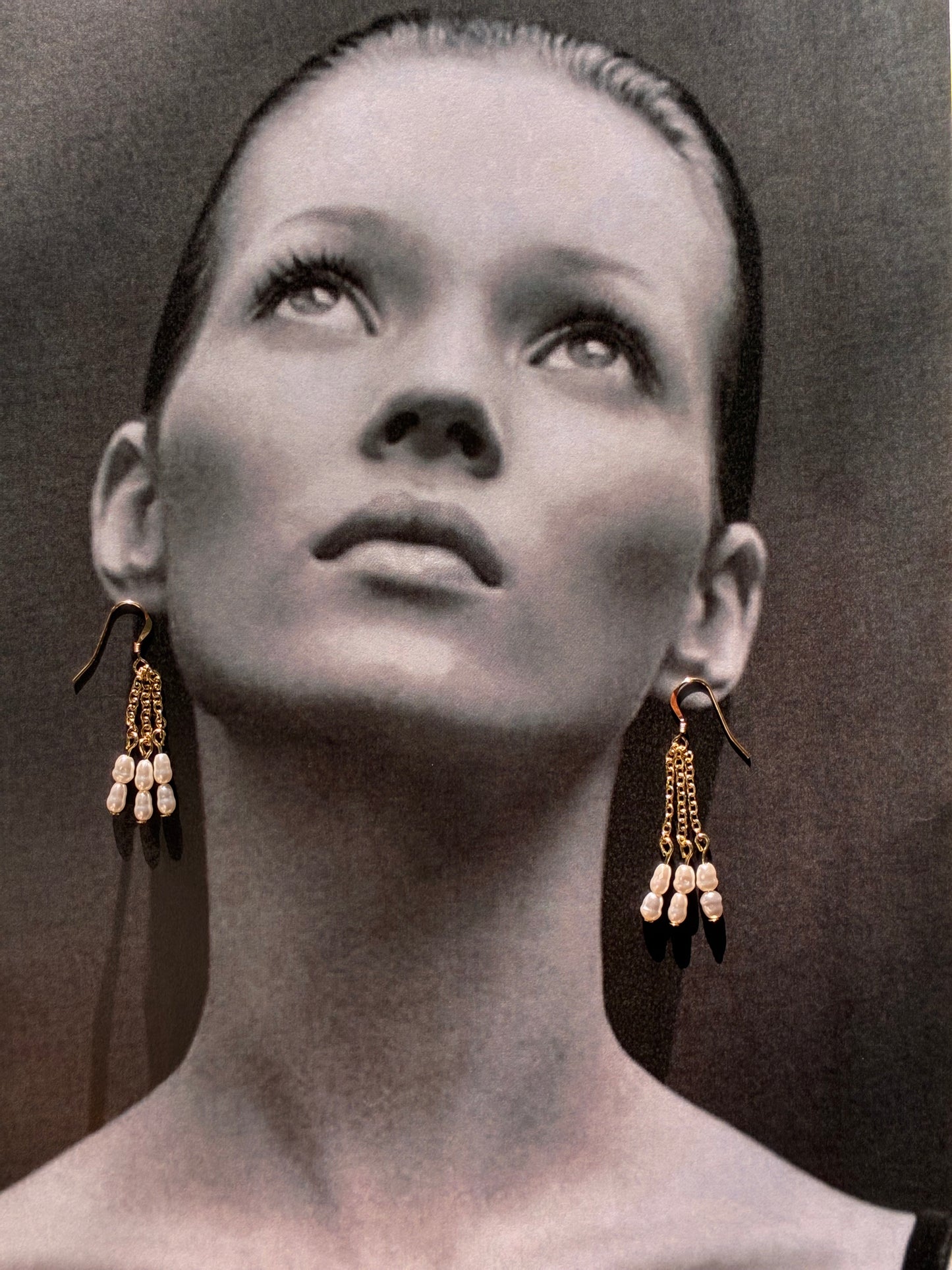 Pearl drops earrings