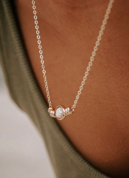 Goldy beaded necklace