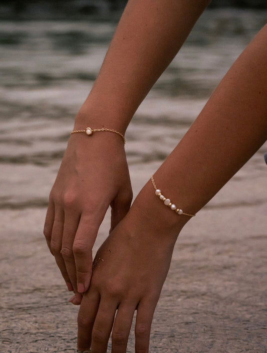 Pearly gold bracelet set