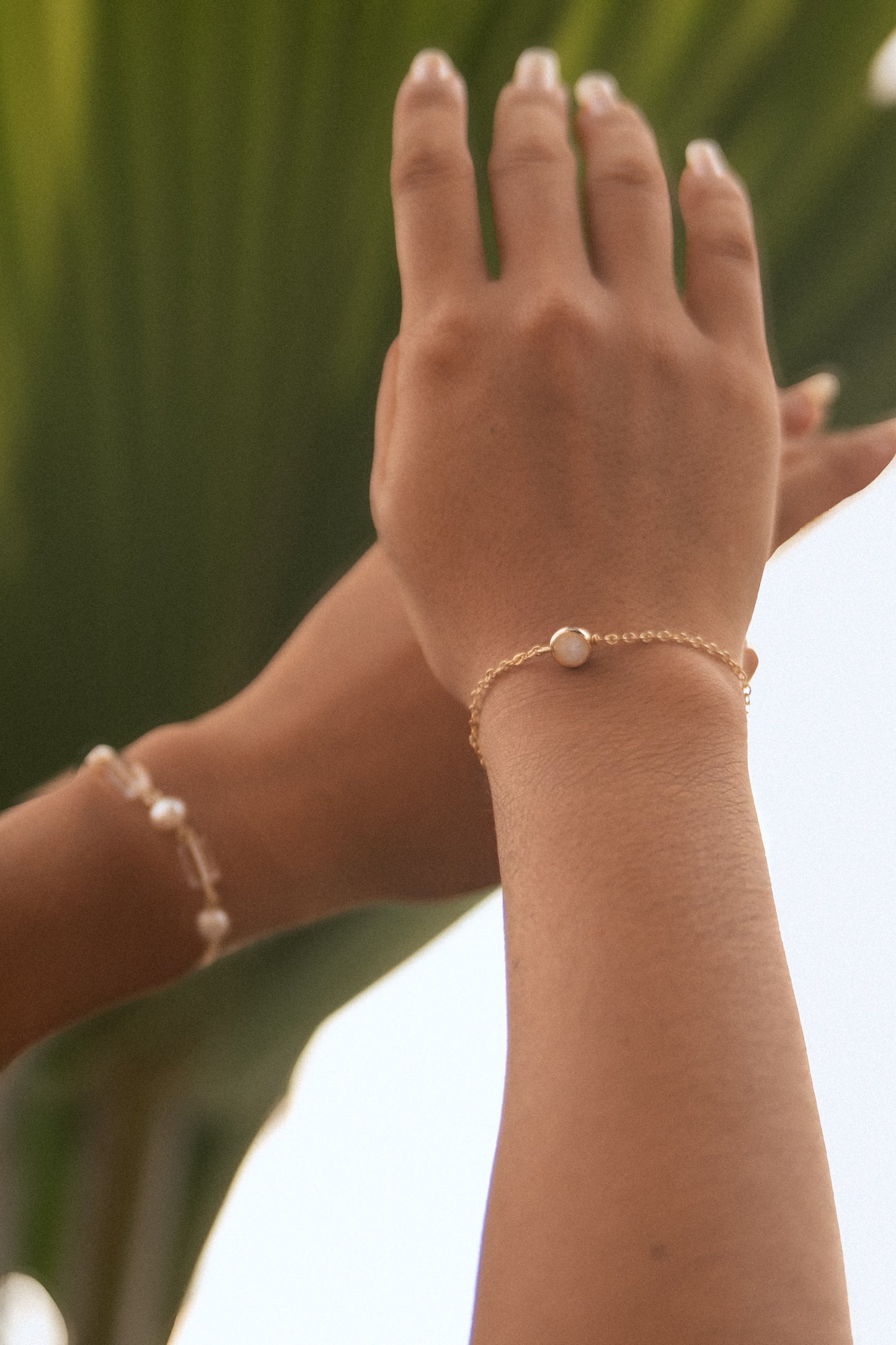 Dainty gold lined pearl bracelet